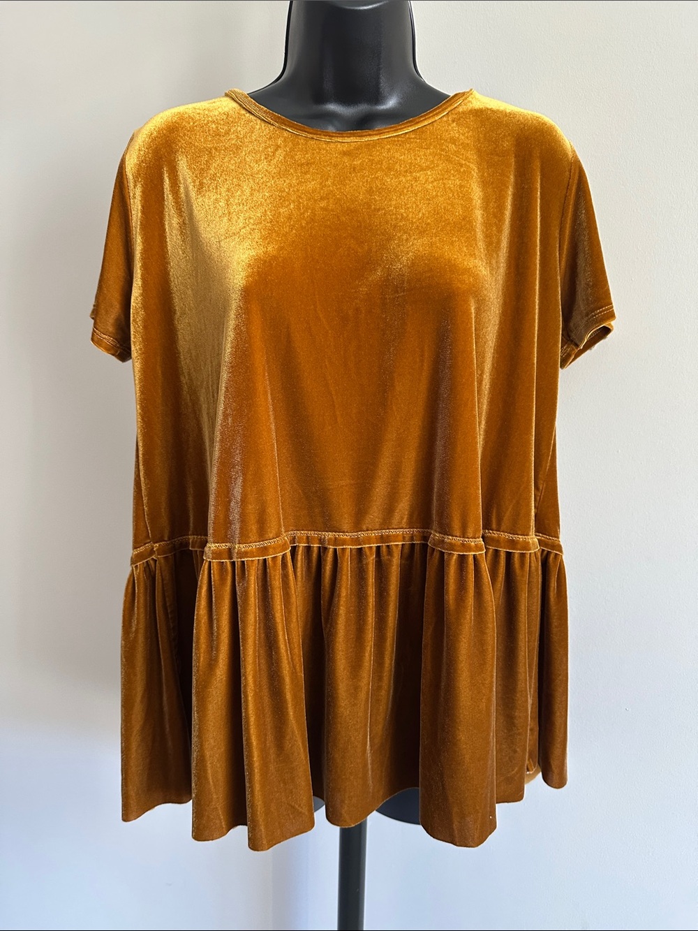 🧡 entro Velvet Peplum Tunic in Golden Mustard